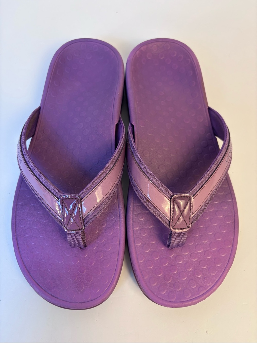 Vionic Orthotic Flip Flop Sandals Patent Strap Lightweight Comfort Purple Size 7